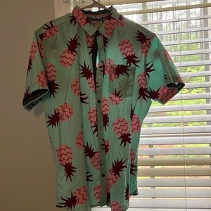Free Planet causal short sleeve pineapple button down